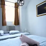 Basecque, 2 Au 3eme étage *