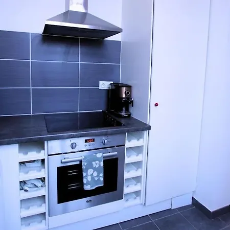 Lejlighed Basecque, 2 Au 3eme Etage *