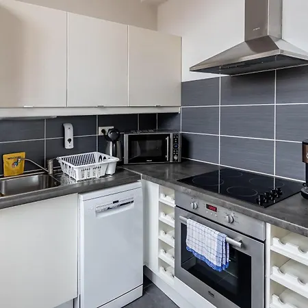- Parking - 2 - Hypercentre - 3e Etage *